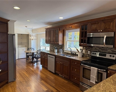 1610 Old Mill Crossing - Photo Thumbnail 15