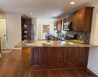 1610 Old Mill Crossing - Photo Thumbnail 14