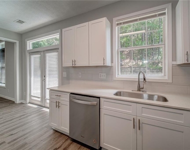 132 Diamond Ridge Avenue - Photo Thumbnail 11