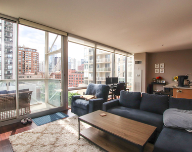 653 N Kingsbury Street - Photo Thumbnail 12