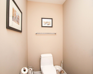 653 N Kingsbury Street - Photo Thumbnail 18