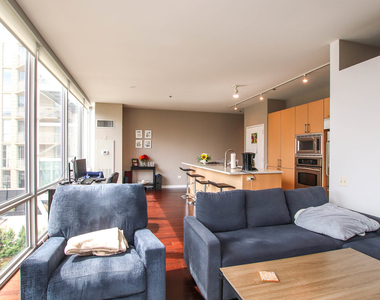 653 N Kingsbury Street - Photo Thumbnail 11