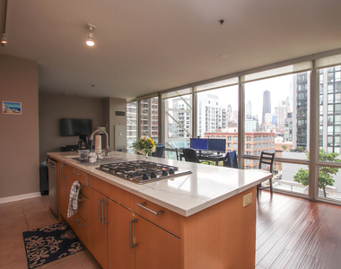 653 N Kingsbury Street - Photo Thumbnail 6