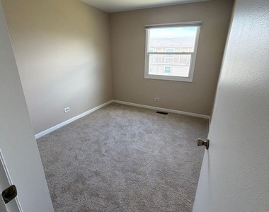 19345 Oak Avenue - Photo Thumbnail 5