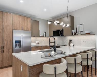 6633 N Milwaukee Avenue - Photo Thumbnail 13
