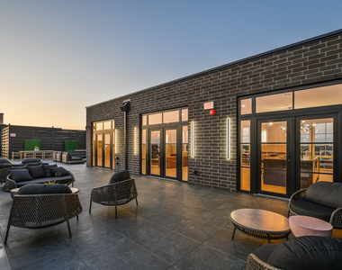 6633 N Milwaukee Avenue - Photo Thumbnail 38