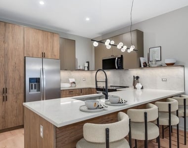 6633 N Milwaukee Avenue - Photo Thumbnail 13