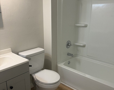 3547 Heatherton Drive - Photo Thumbnail 5