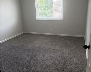 3547 Heatherton Drive - Photo Thumbnail 4