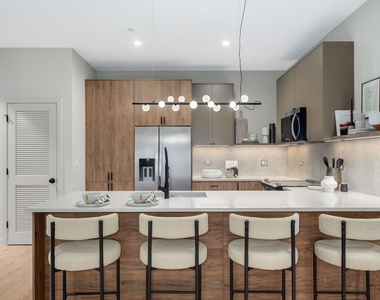 6633 N Milwaukee Avenue - Photo Thumbnail 15