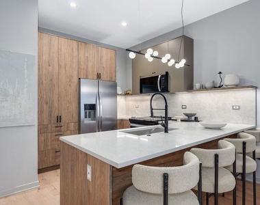 6633 N Milwaukee Avenue - Photo Thumbnail 2