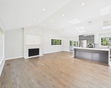201 E Olive Avenue - Photo Thumbnail 7