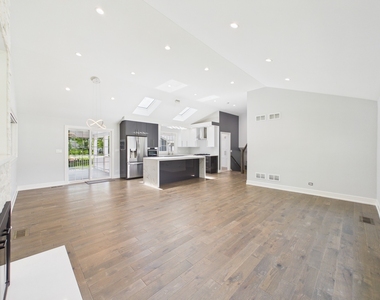 201 E Olive Avenue - Photo Thumbnail 9