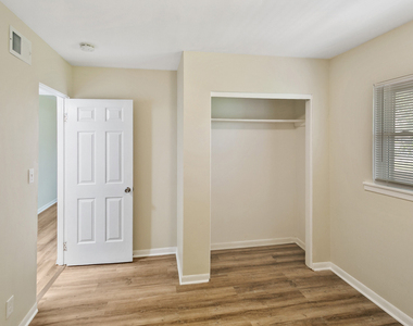 1021 Tollview Avenue - Photo Thumbnail 7