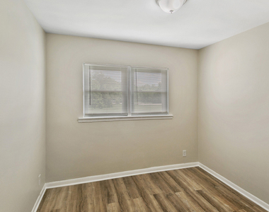1021 Tollview Avenue - Photo Thumbnail 8