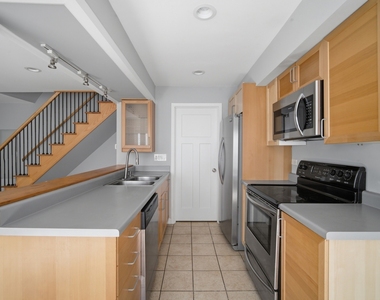 1180 Cove Drive - Photo Thumbnail 6