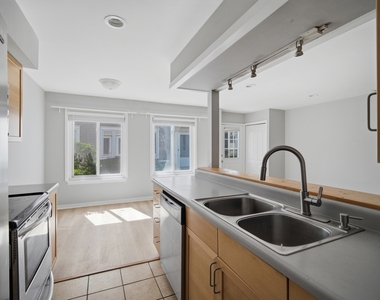 1180 Cove Drive - Photo Thumbnail 7