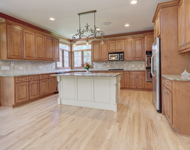 26025 Whispering Woods Circle - Photo Thumbnail 10