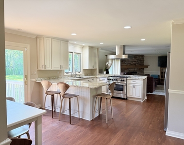 1447 Carol Lane - Photo Thumbnail 11