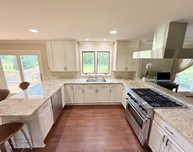 1447 Carol Lane - Photo Thumbnail 10
