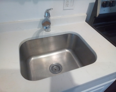 835 Ridge Avenue - Photo Thumbnail 4