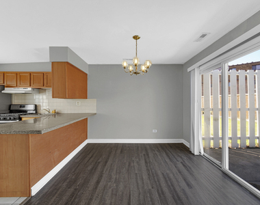 847 Oxford Place - Photo Thumbnail 7