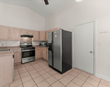 352 Danbury Drive - Photo Thumbnail 5