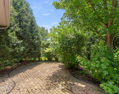 352 Danbury Drive - Photo Thumbnail 15