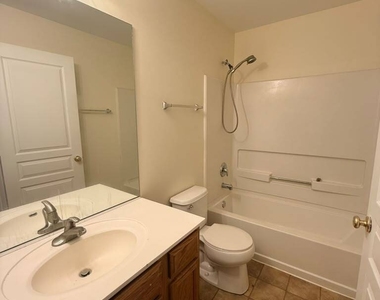 565 Conservatory Lane - Photo Thumbnail 11
