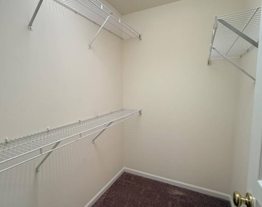 565 Conservatory Lane - Photo Thumbnail 12