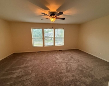 565 Conservatory Lane - Photo Thumbnail 8