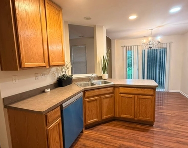 565 Conservatory Lane - Photo Thumbnail 2