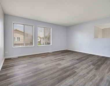 7557 Bristol Lane - Photo Thumbnail 3