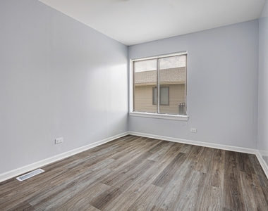 7557 Bristol Lane - Photo Thumbnail 13