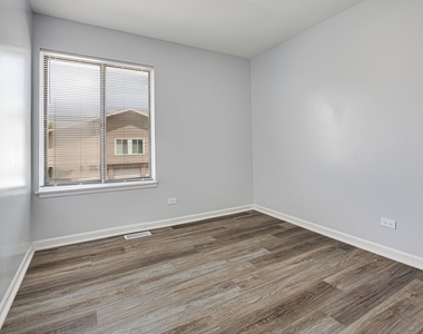 7557 Bristol Lane - Photo Thumbnail 14