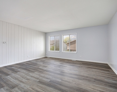 7557 Bristol Lane - Photo Thumbnail 2