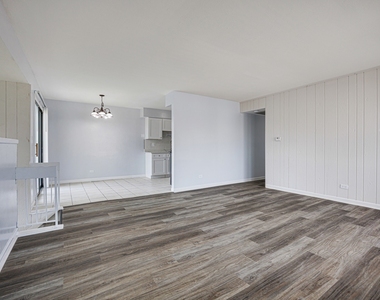 7557 Bristol Lane - Photo Thumbnail 4