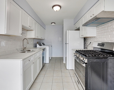 7557 Bristol Lane - Photo Thumbnail 7