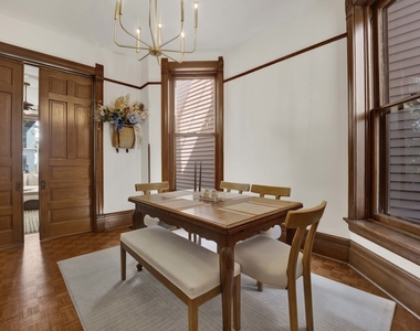 2458 N Burling Street - Photo Thumbnail 9