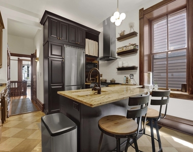 2458 N Burling Street - Photo Thumbnail 17
