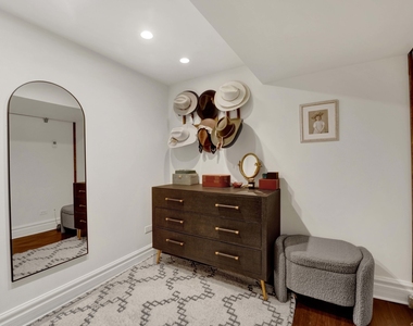 2458 N Burling Street - Photo Thumbnail 28