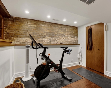 2458 N Burling Street - Photo Thumbnail 29
