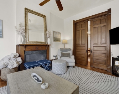 2458 N Burling Street - Photo Thumbnail 6