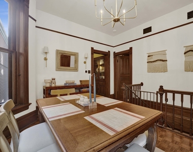 2458 N Burling Street - Photo Thumbnail 10