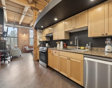 616 W Fulton Street - Photo Thumbnail 2