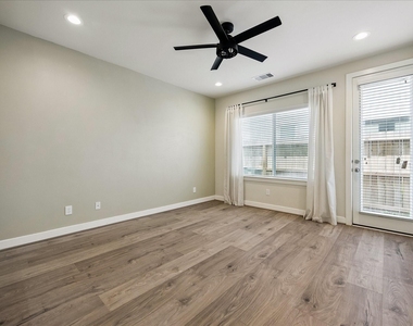 2215 Penny Derrick Lane - Photo Thumbnail 11