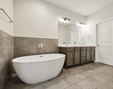 2215 Penny Derrick Lane - Photo Thumbnail 13