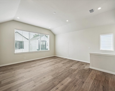 2215 Penny Derrick Lane - Photo Thumbnail 3