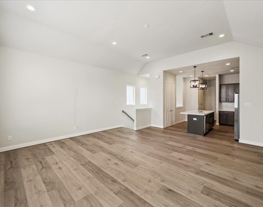 2215 Penny Derrick Lane - Photo Thumbnail 10