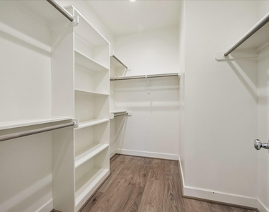 2215 Penny Derrick Lane - Photo Thumbnail 14